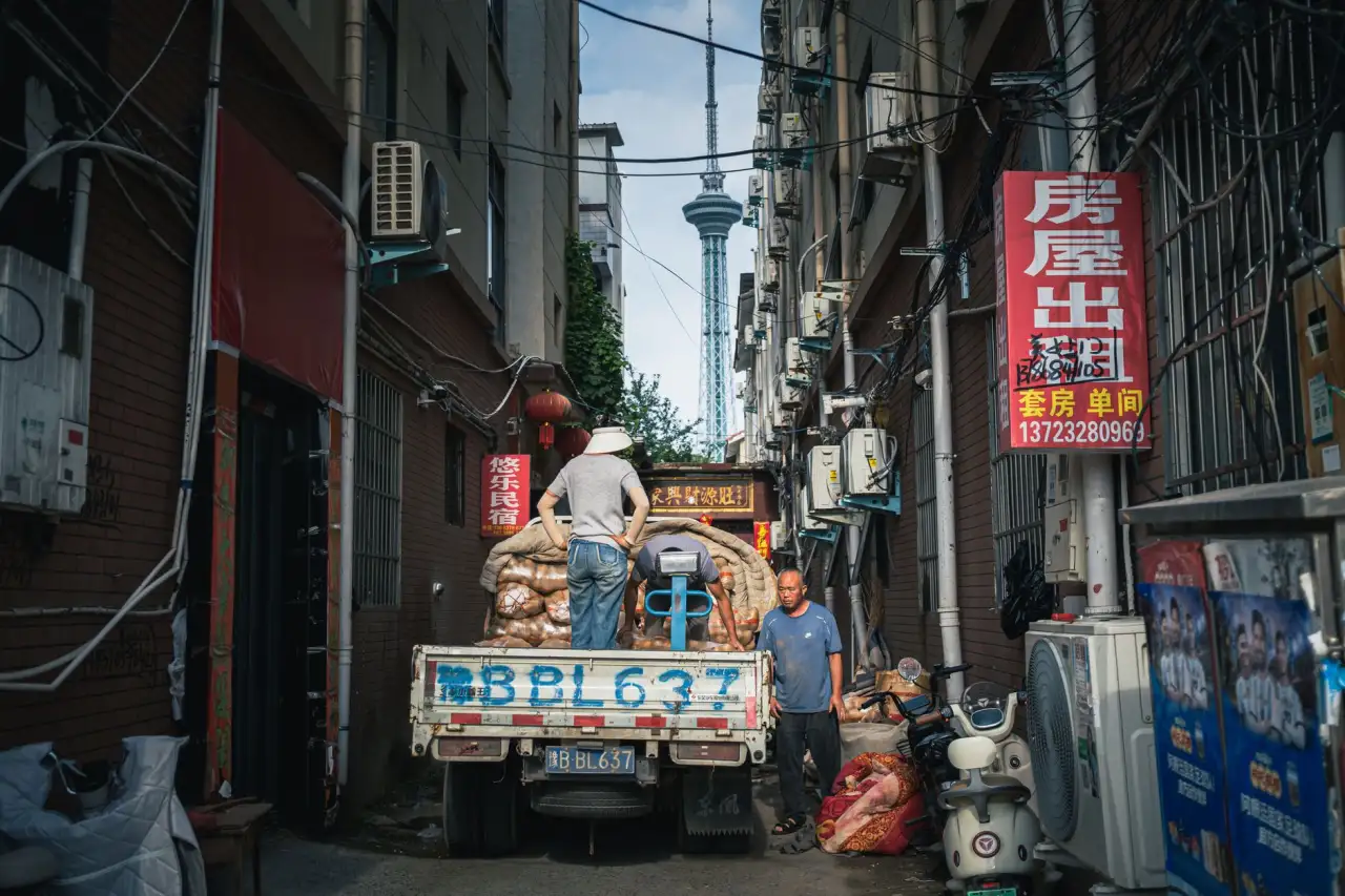 2025年医美级护肤品原料备案新规解读与合规要点封面图